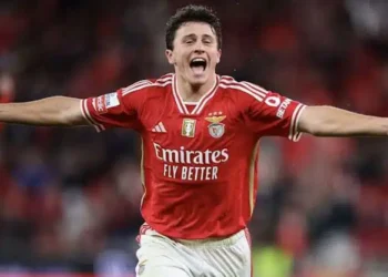 Benfica falha 3 penáltis mas acaba salvo por João Neves (VÍDEO)