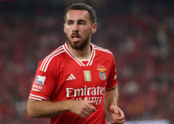 Última hora: Kökçü afastado do plantel principal do Benfica