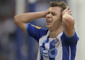 Última hora: Conhecido o castigo pesado aplicado a Francisco Conceição após o Estoril-FC Porto