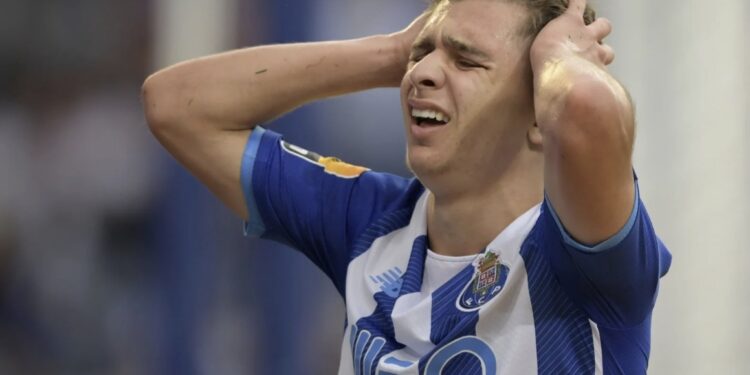 Última hora: Conhecido o castigo pesado aplicado a Francisco Conceição após o Estoril-FC Porto