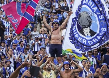 Última hora: Super Dragões manifestam o desejo da André villas-Boa da Costa e sua família do FC Porto