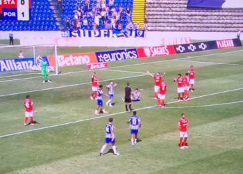 (VÍDEO) O lance que deu grande penalidade para o FC Porto contra o Santa Clara