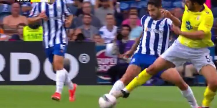 (VÍDEO) O lance que deu a expulsão a um jogador do Arouca contra o FC Porto