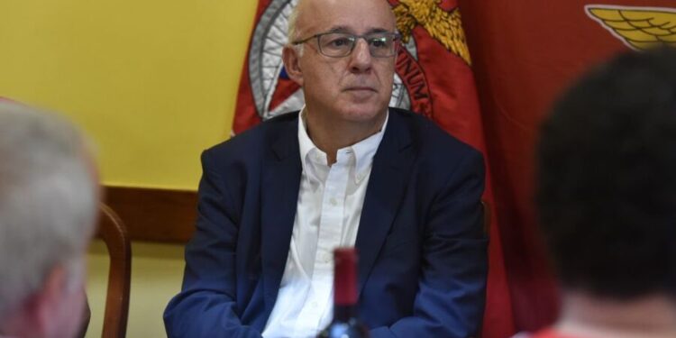 Fernando Seara demitiu-se e abandonou a Assembleia Geral do Benfica