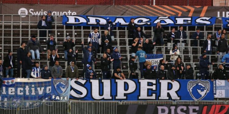 Super Dragões arrasa FC Porto e deixa sério recado a André Villas-Boas