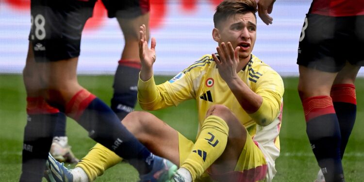 Francisco Conceição leva nas orelhas após expulsão na Juventus