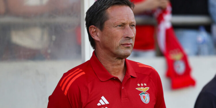 Roger Schmidt à espera de um mau resultado para assumir clube da Liga Inglesa